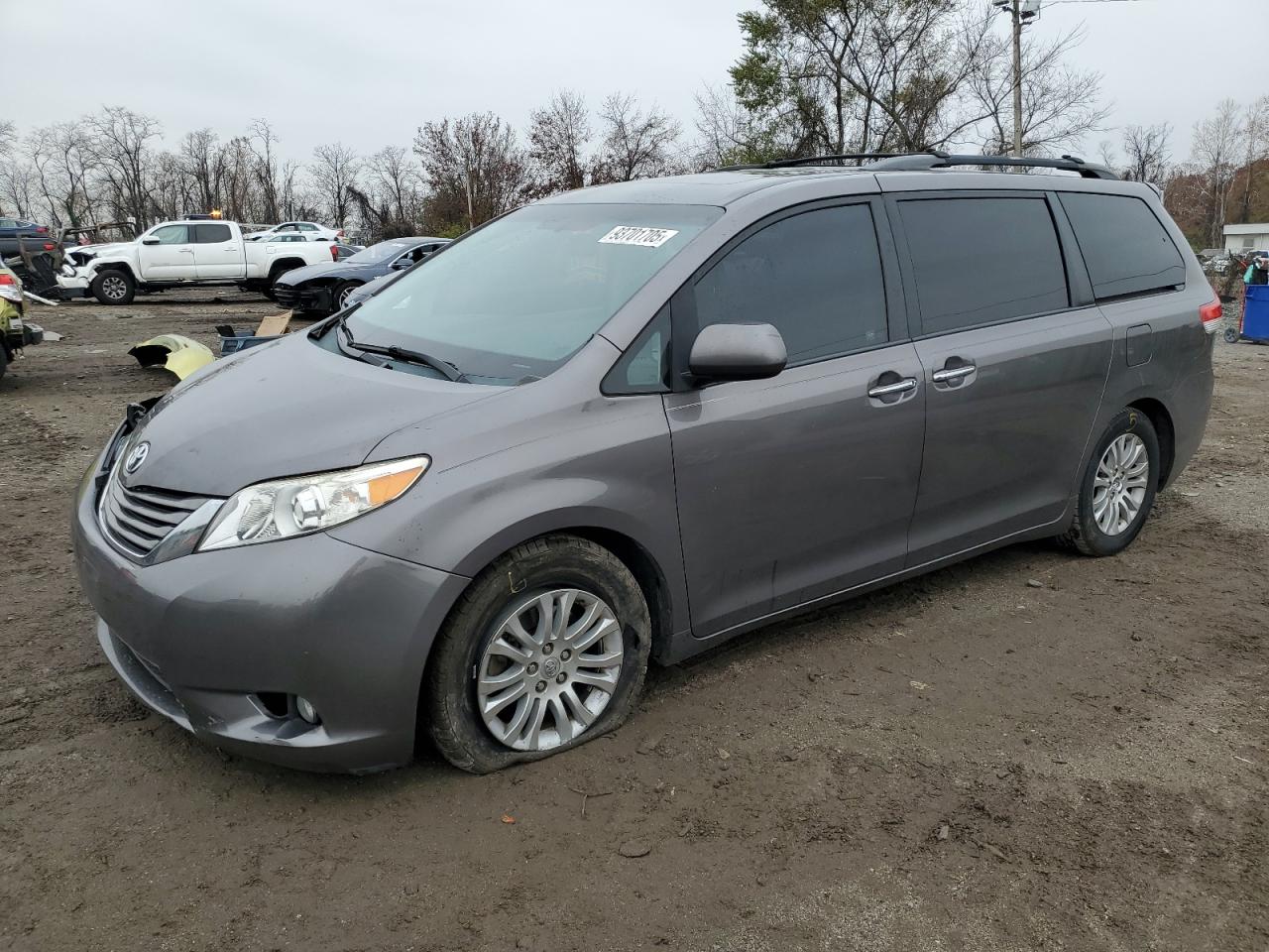 2011 Toyota Sienna Xle VIN: 5TDYK3DC4BS128292 Lot: 93701705