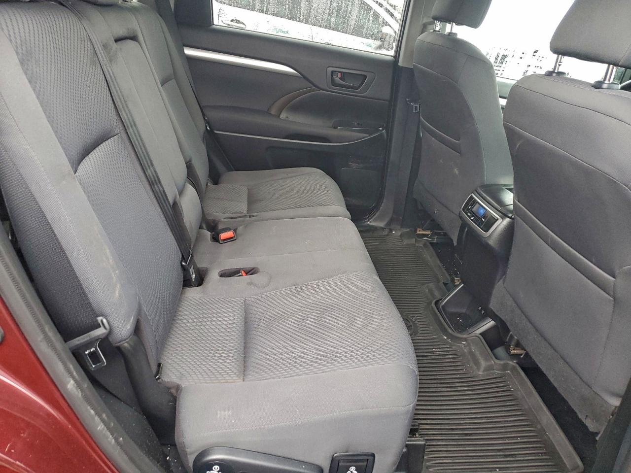 2019 Toyota Highlander Le VIN: 5TDBZRFHXKS726061 Lot: 94275365