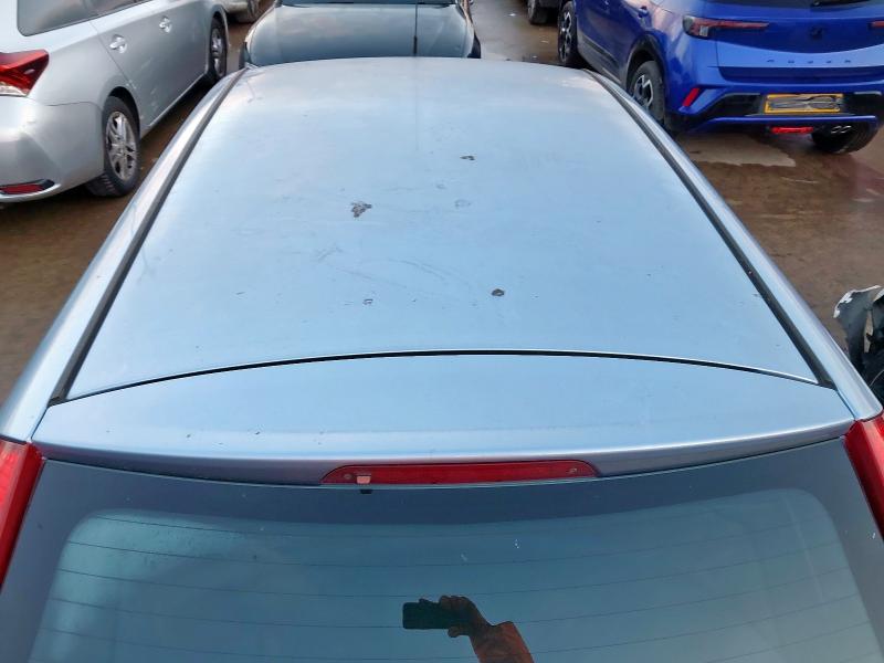 2004 FORD FOCUS 2.0 GHIA 5DR AUTO