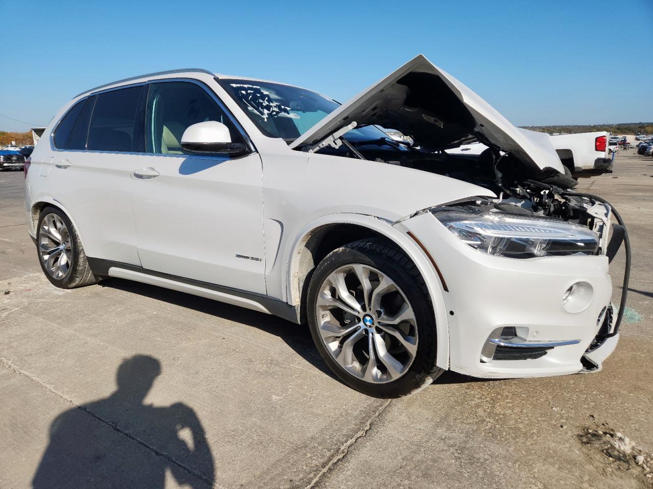 Фото: 5UXKR2C57J0Z16644