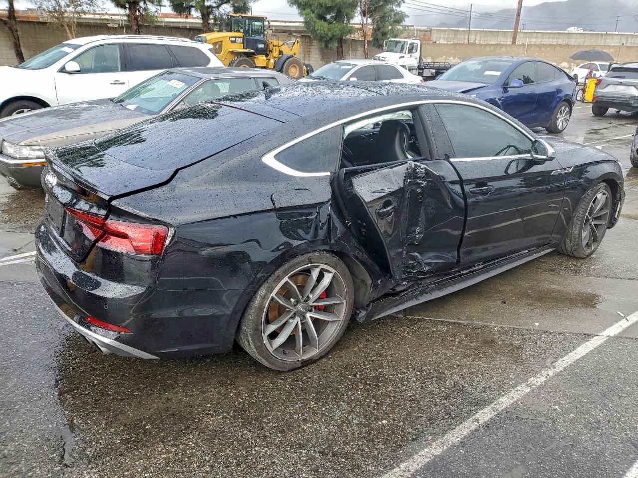 Фото: WAUC4CF51JA104270