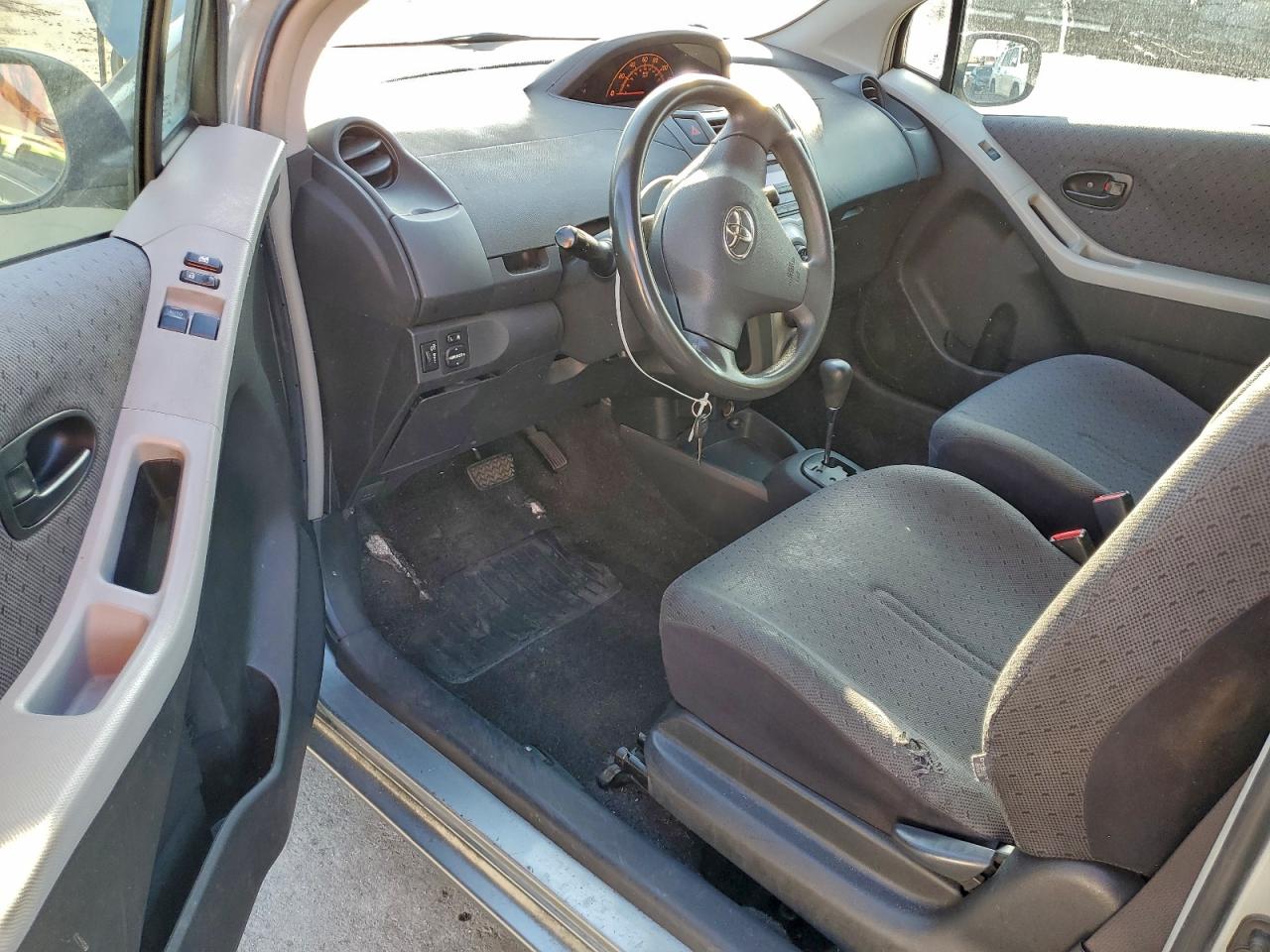 2010 Toyota Yaris VIN: JTDJT4K31A5317137 Lot: 92898075