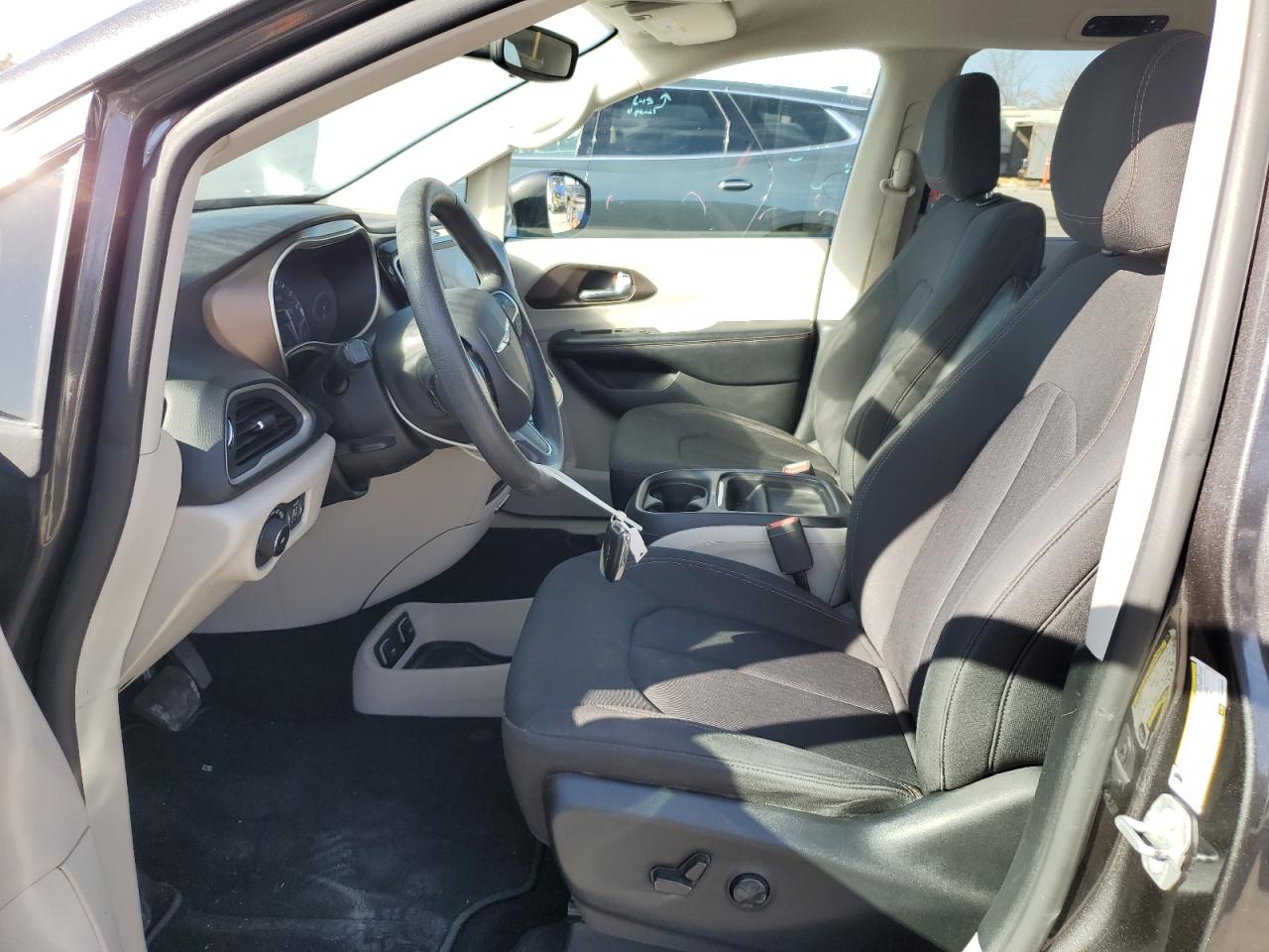 2018 Chrysler Pacifica Touring Plus VIN: 2C4RC1FG1JR123273 Lot: 92707575