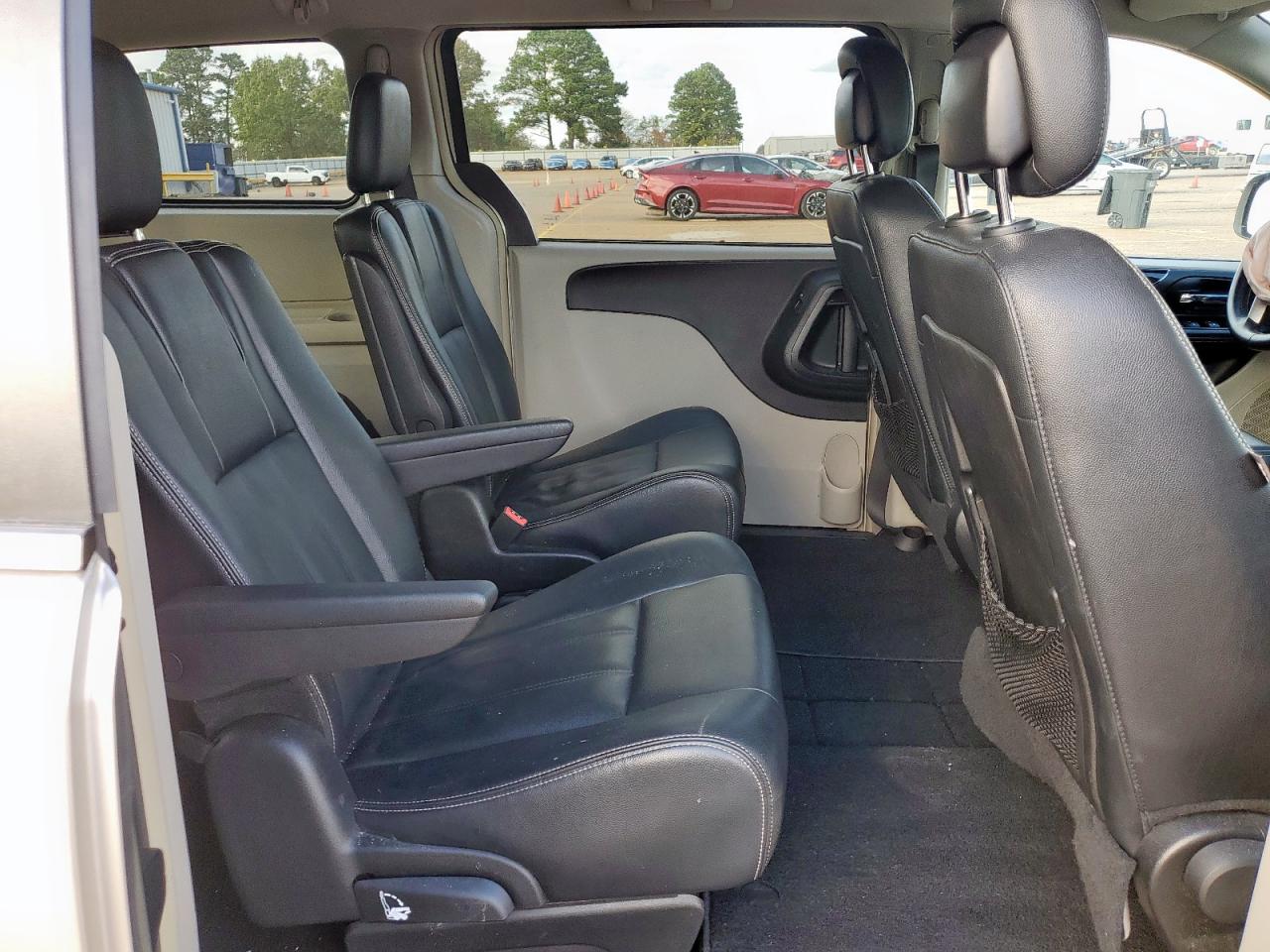 2016 Chrysler Town & Country Touring VIN: 2C4RC1BG2GR186090 Lot: 93037875