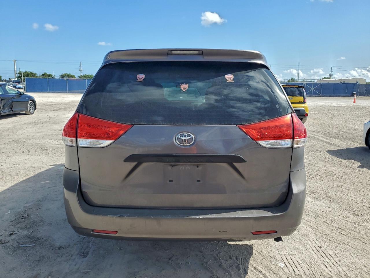 2011 Toyota Sienna VIN: 5TDZK3DC1BS164333 Lot: 94468965