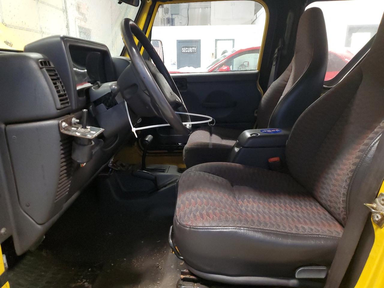 2000 Jeep Wrangler / Tj Sport VIN: 1J4FA49S5YP738716 Lot: 92010385