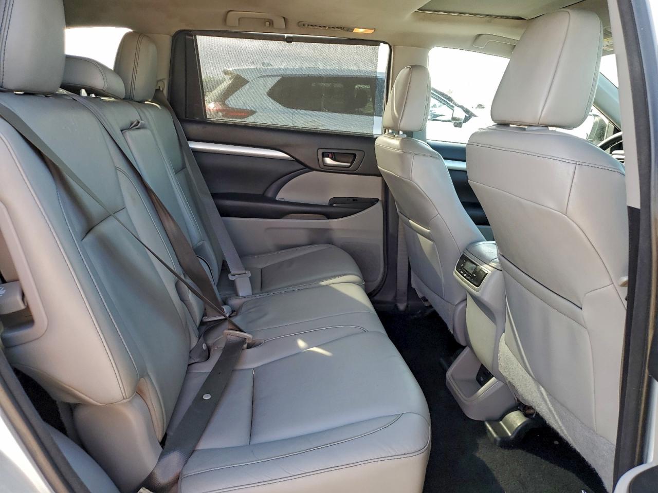 2018 Toyota Highlander Se VIN: 5TDJZRFH8JS817002 Lot: 94410685