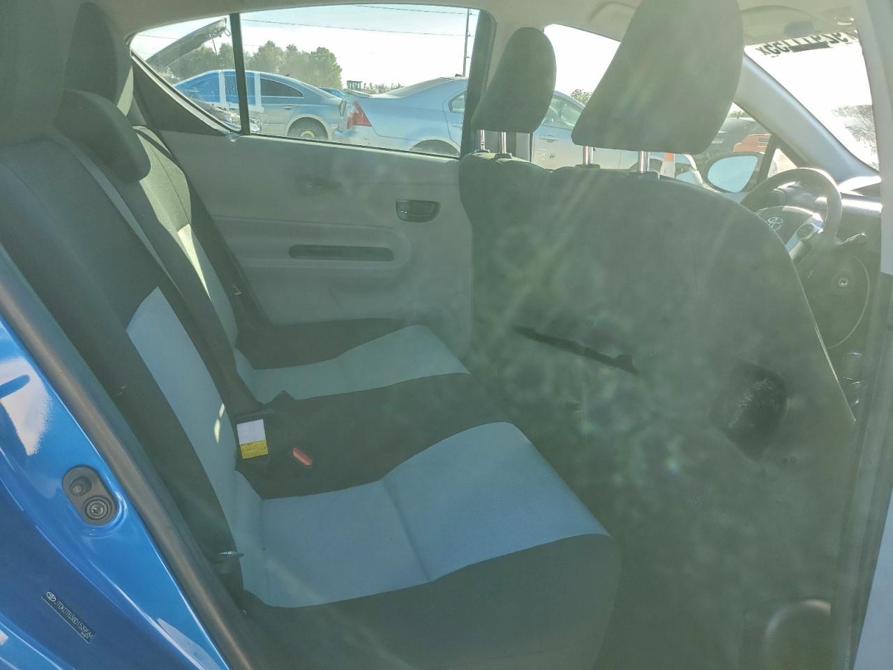 2013 Toyota Prius C VIN: JTDKDTB38D1539584 Lot: 92911155