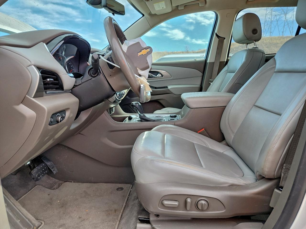 2019 Chevrolet Traverse Lt VIN: 1GNEVHKW1KJ193805 Lot: 93973175