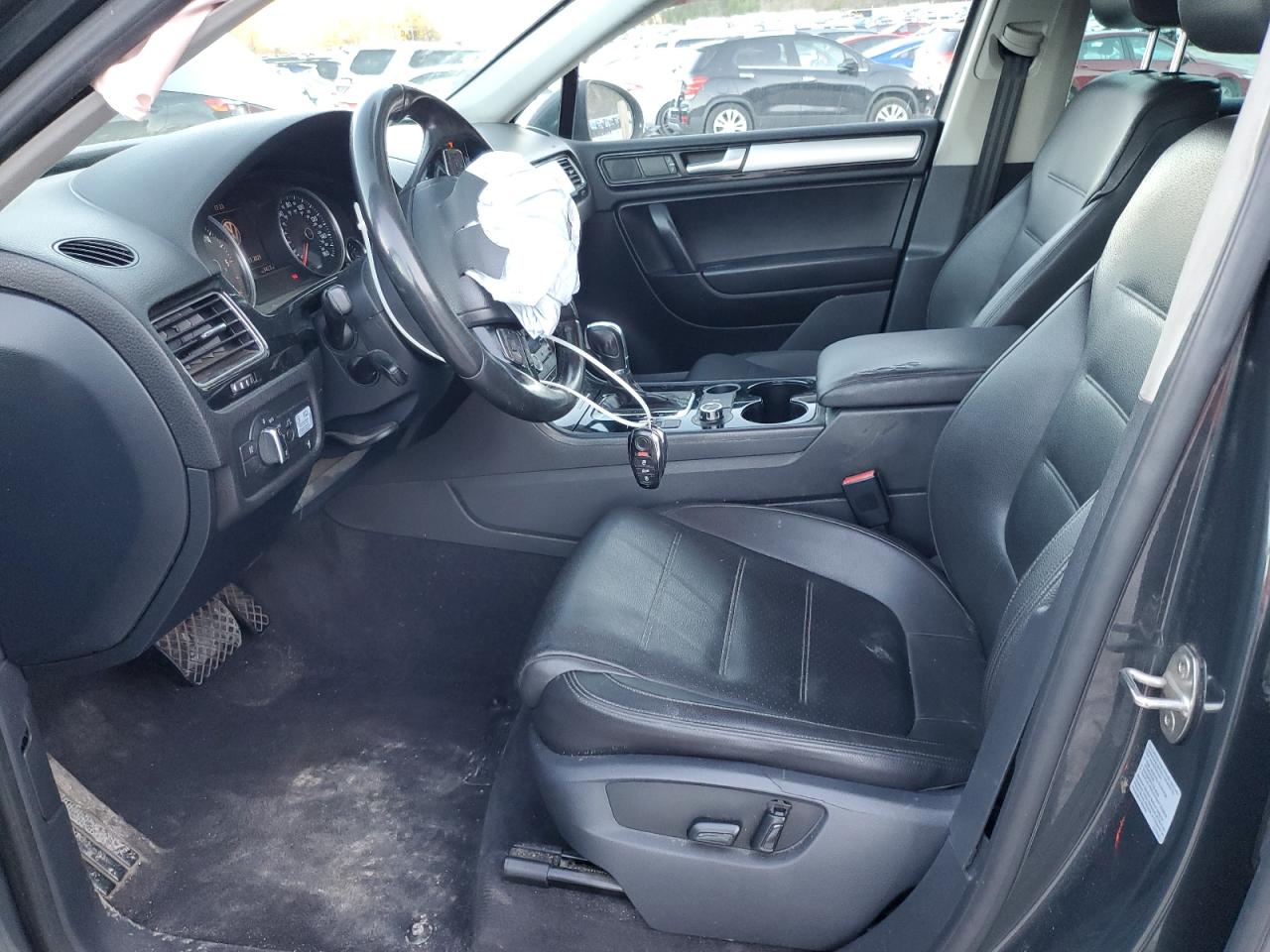 2013 Volkswagen Touareg V6 Tdi VIN: WVGEP9BP5DD012493 Lot: 93043225