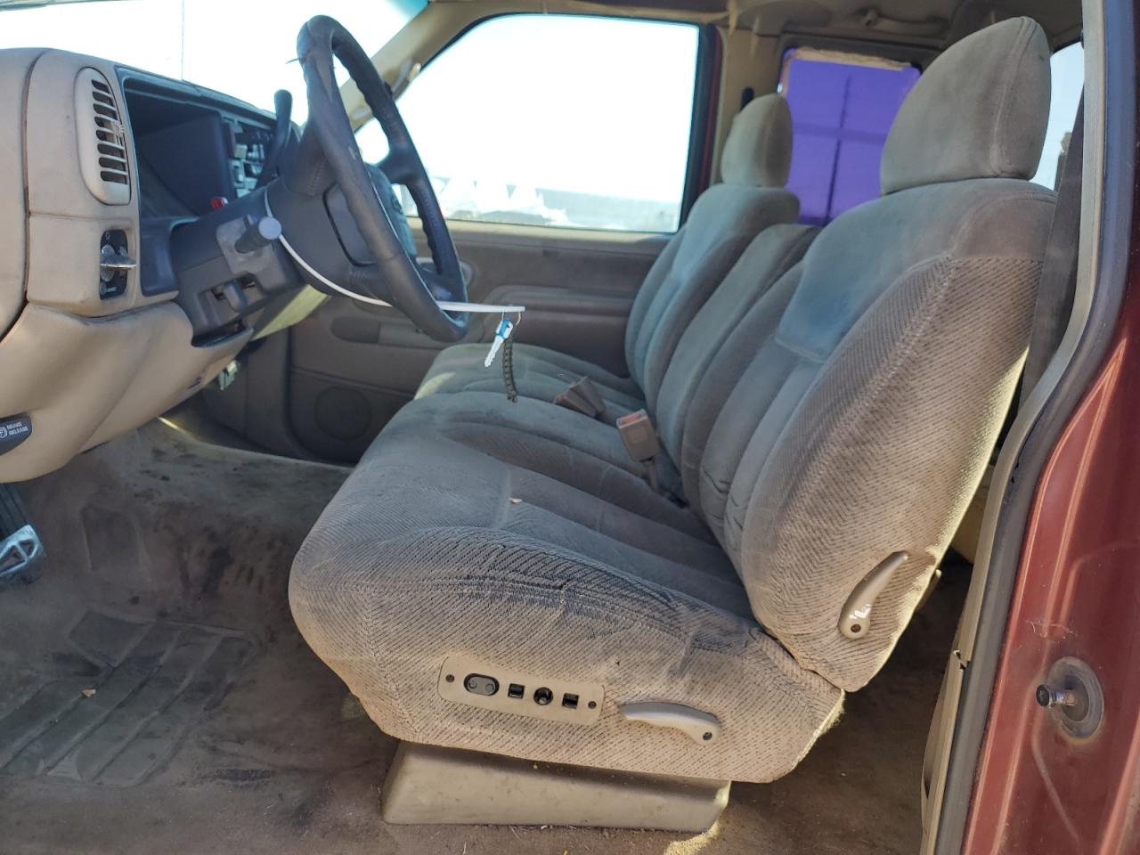 1998 Chevrolet Gmt-400 C1500 VIN: 2GCEC19R3W1178678 Lot: 93008515