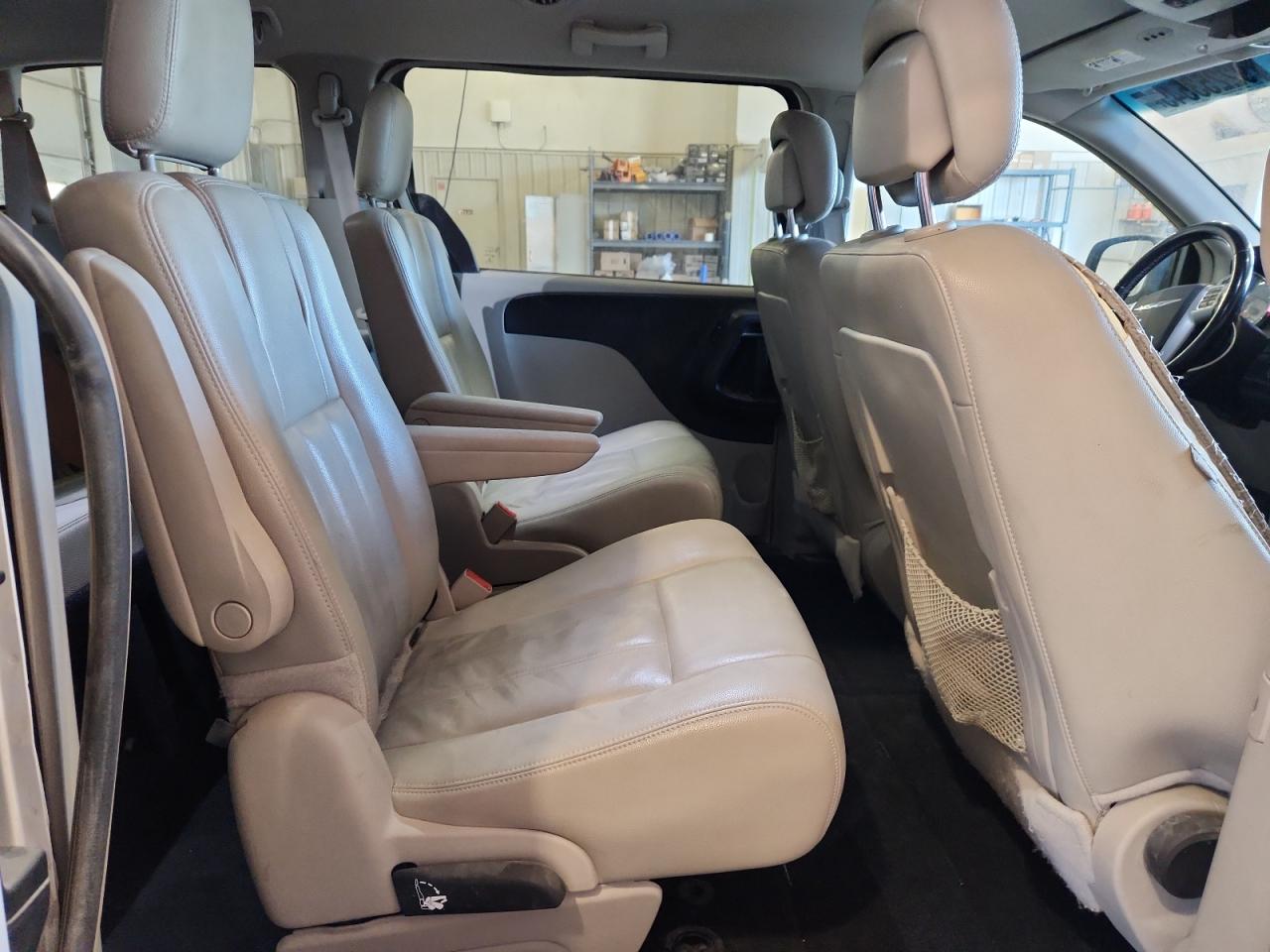 2015 Chrysler Town & Country Touring VIN: 2C4RC1BG5FR553269 Lot: 92253545