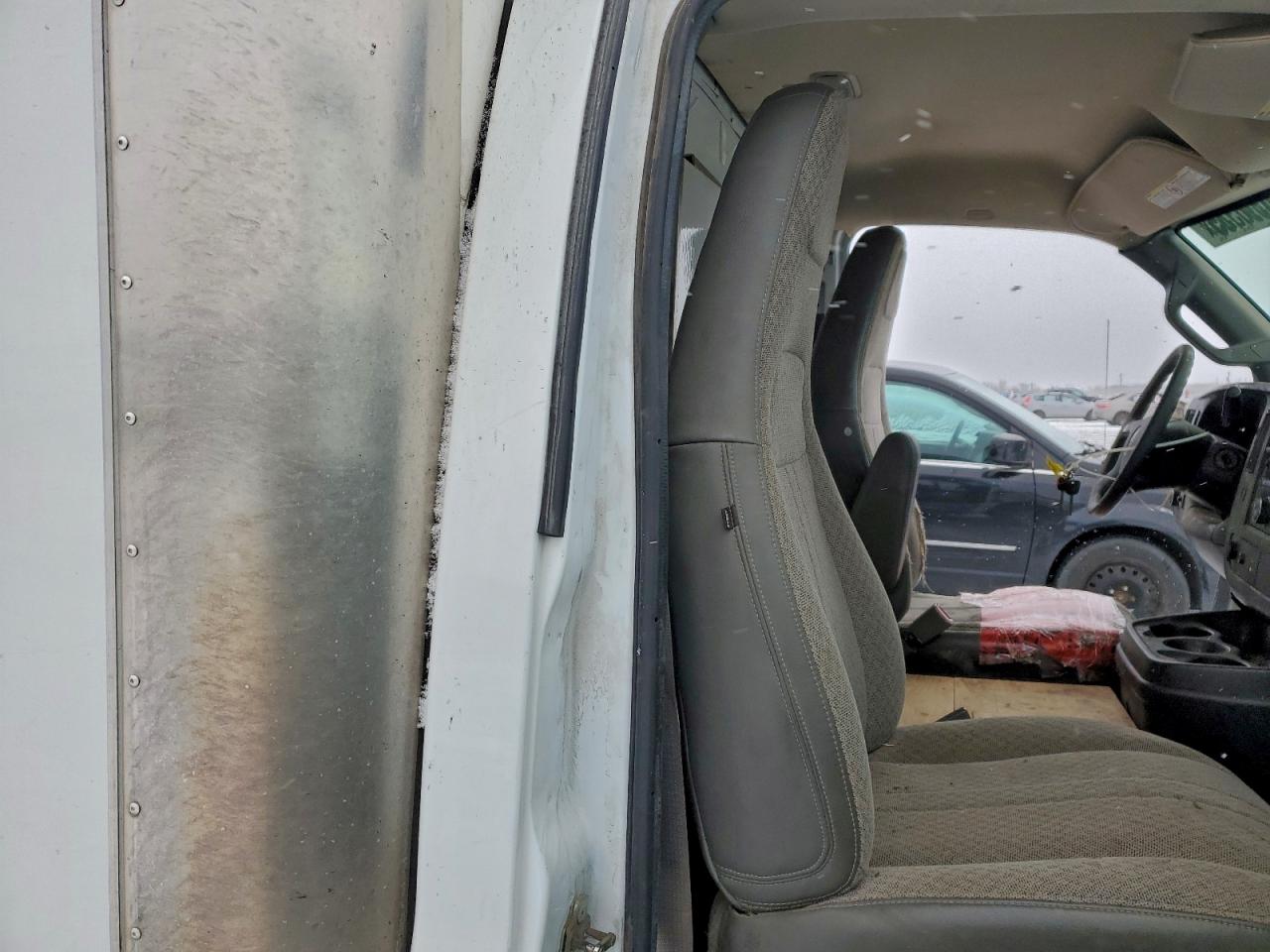 2017 GMC Savana Cutaway G3500 VIN: 1GD07RFGXH1173787 Lot: 93691165