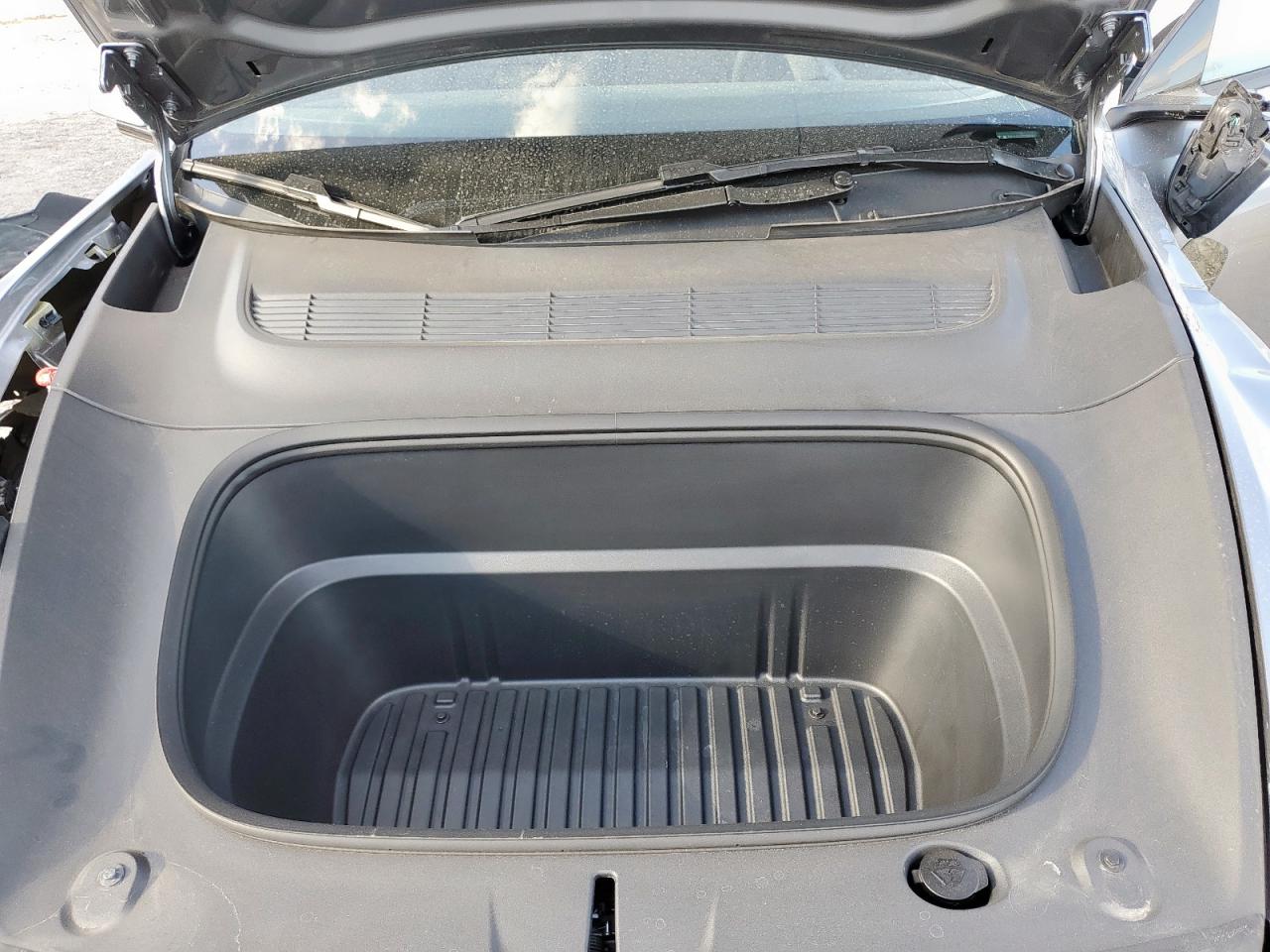 2026 Tesla Model Y VIN: 7SAYGDEE2TA381284 Lot: 92316365