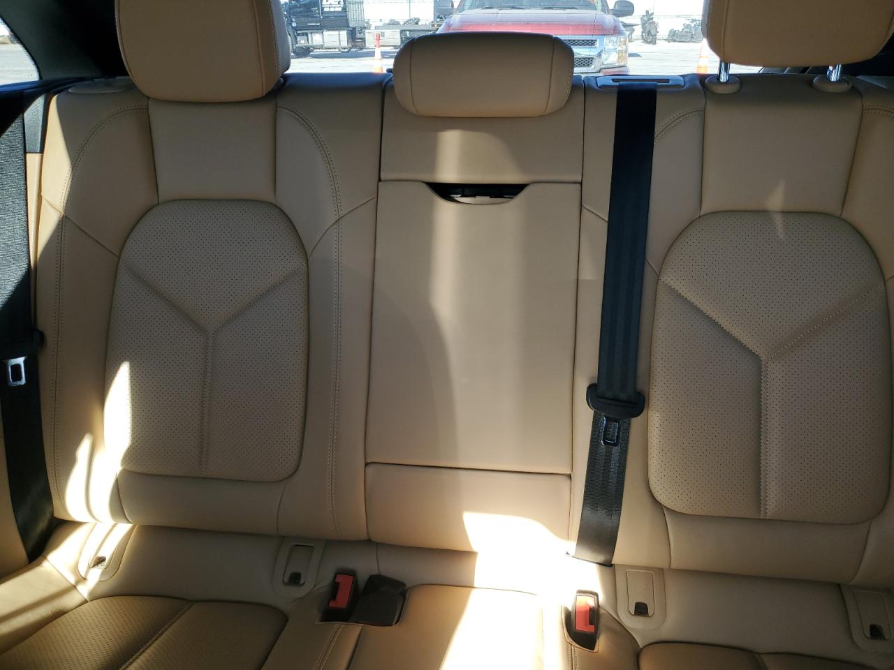 2018 Porsche Macan VIN: WP1AA2A52JLB16564 Lot: 92624115