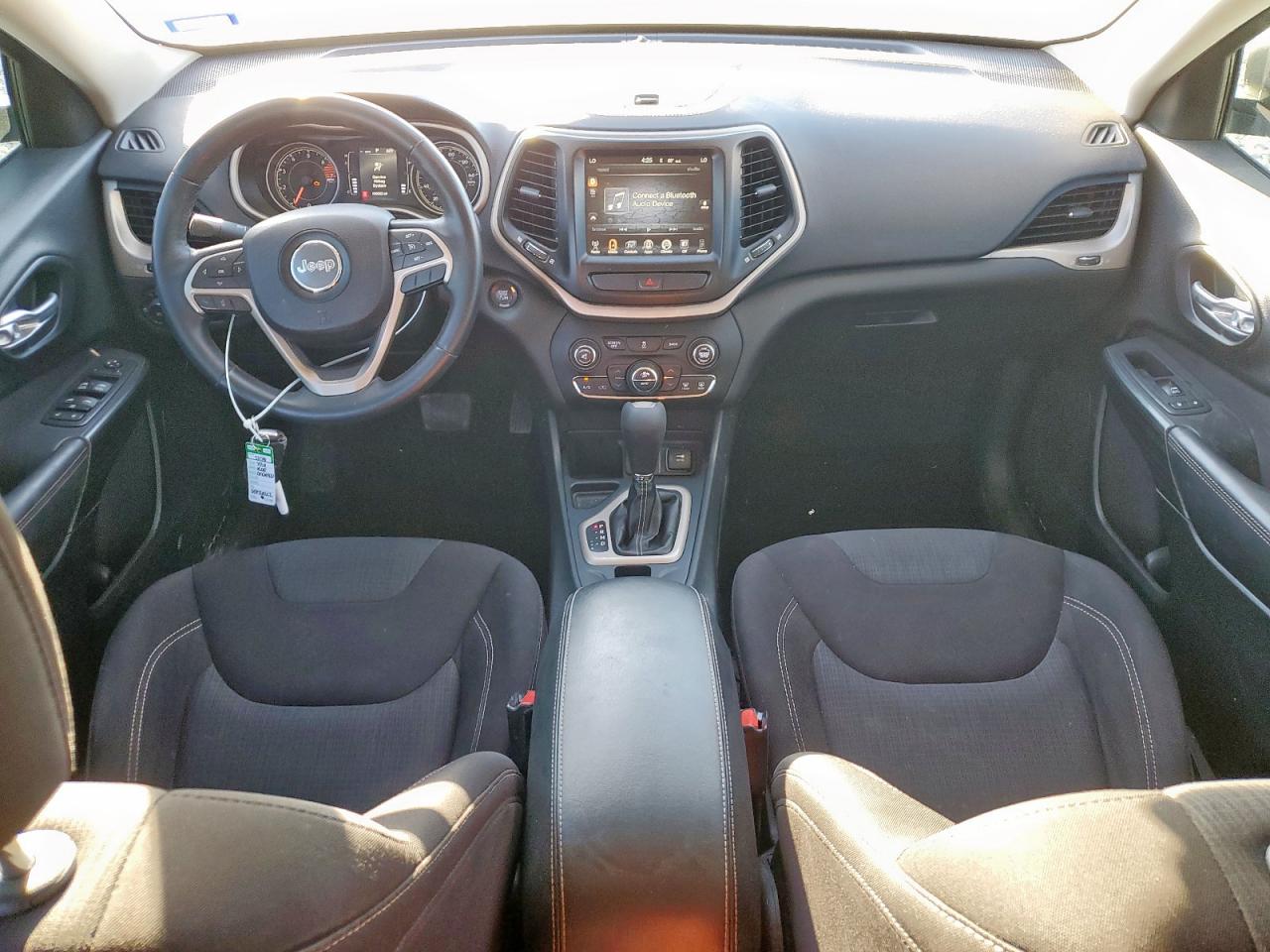 2016 Jeep Cherokee Latitude VIN: 1C4PJLCB7GW137373 Lot: 92377235