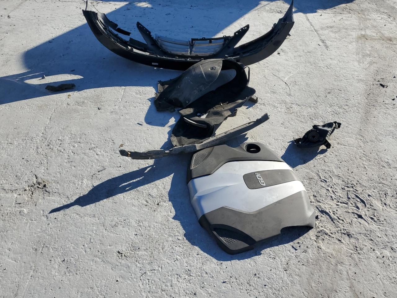 2013 Hyundai Genesis 3.8L VIN: KMHGC4DD4DU220794 Lot: 92636875