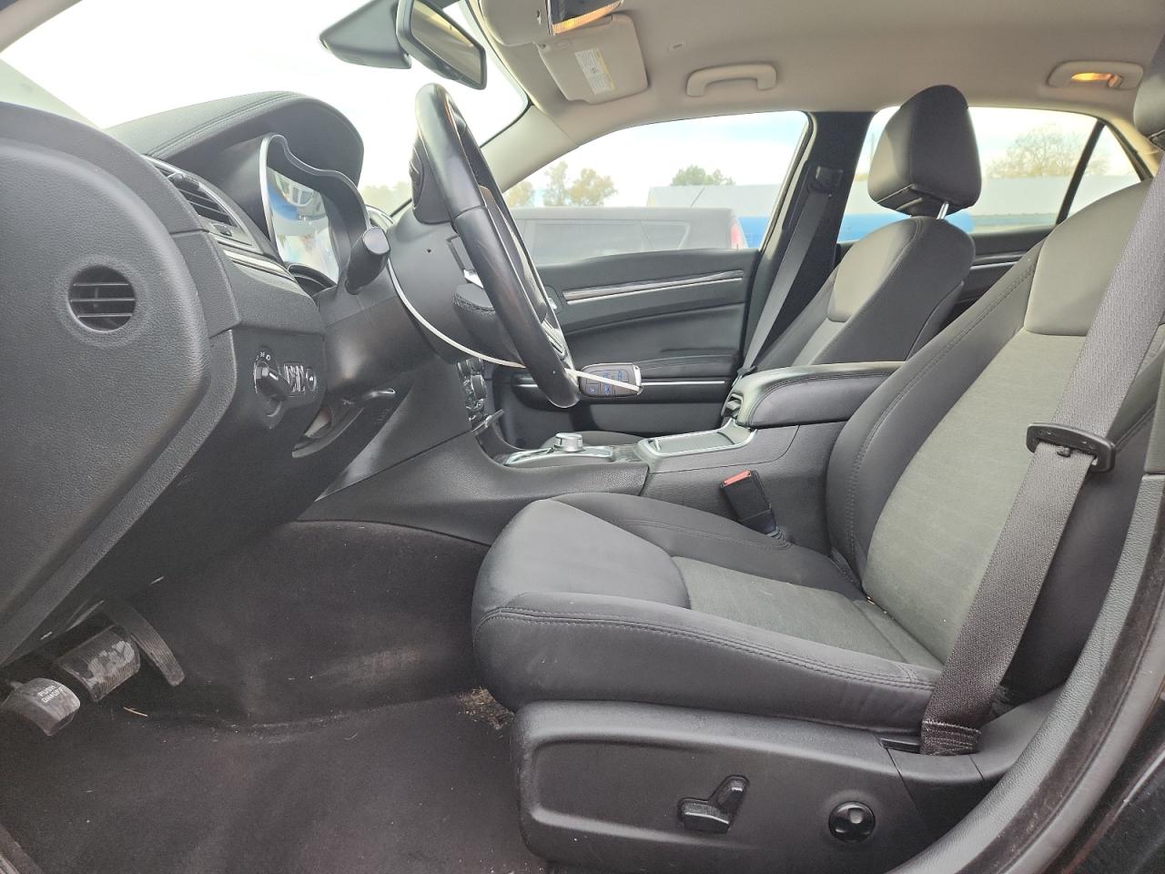 2018 Chrysler 300 Touring VIN: 2C3CCAAG6JH231556 Lot: 90490295