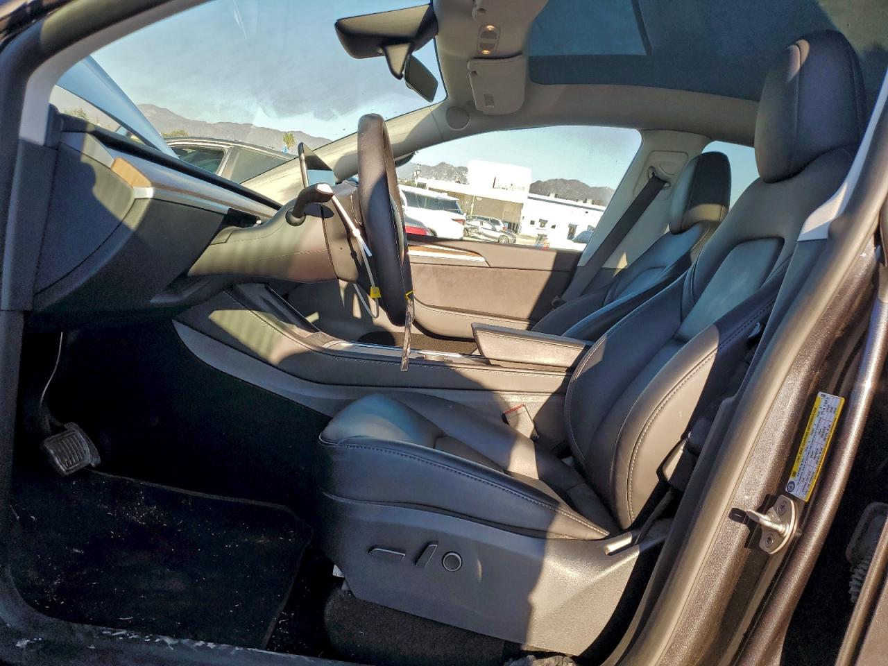 2024 Tesla Model Y VIN: 7SAYGDEE1RF181055 Lot: 94156595