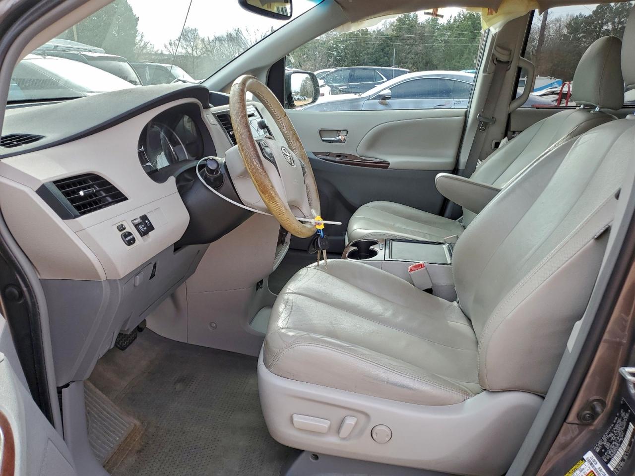 2012 Toyota Sienna Xle VIN: 5TDYK3DC5CS255778 Lot: 94214015