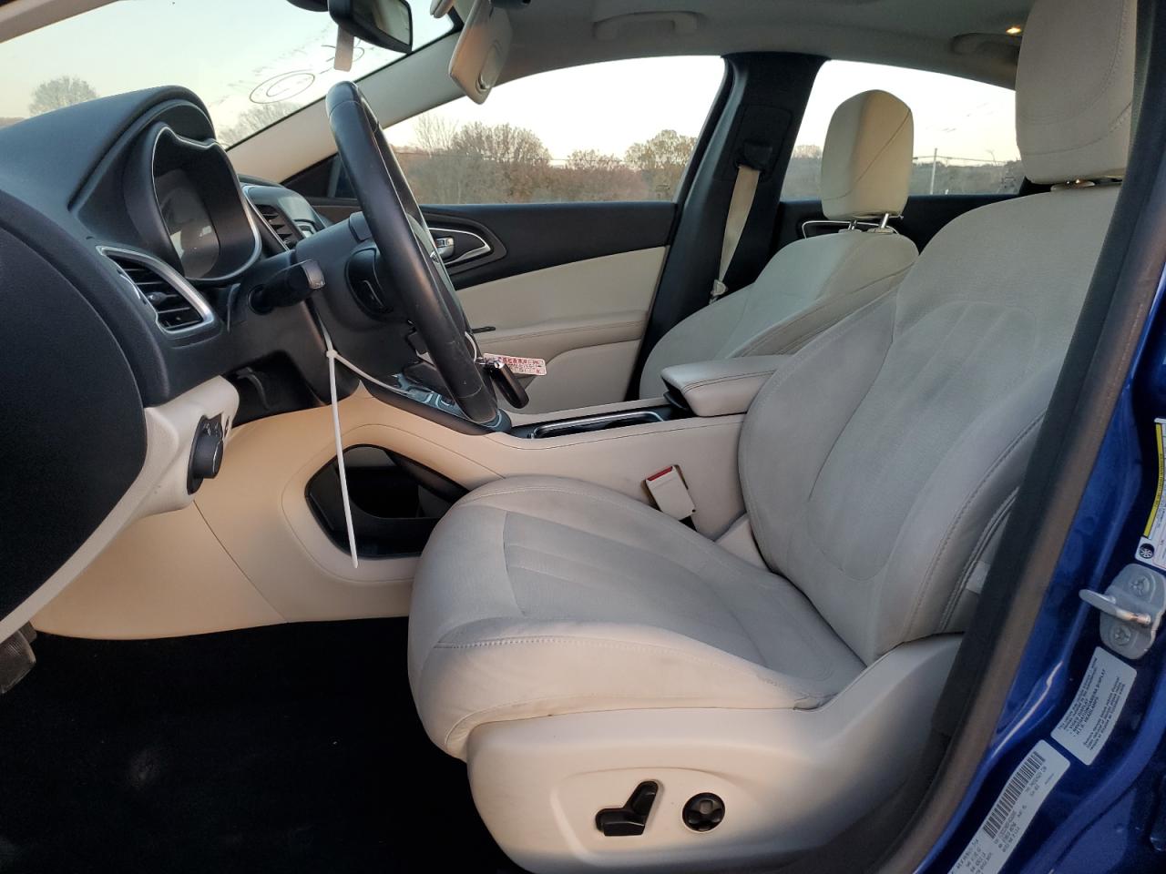 2015 Chrysler 200 Limited VIN: 1C3CCCAB5FN536805 Lot: 92786505