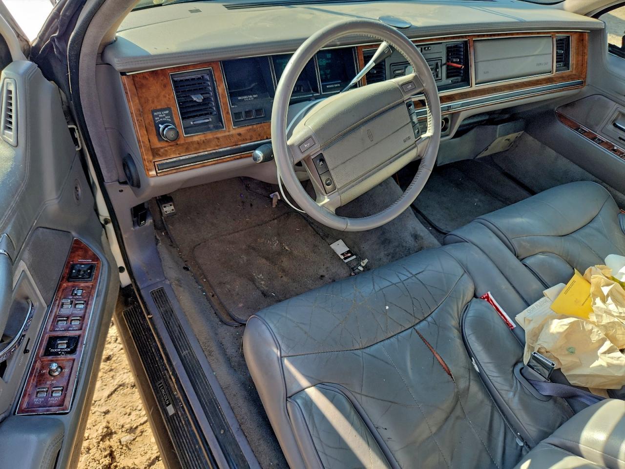 1994 Lincoln Town Car Signature VIN: 1LNLM82W6RY659244 Lot: 92612095