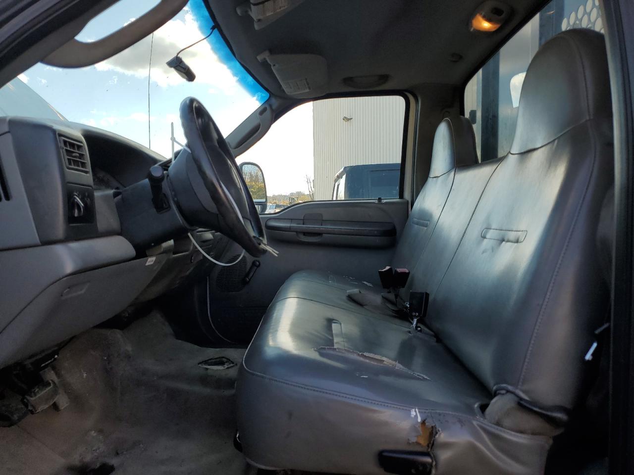 2004 Ford F450 Super Duty Flatbed Truck VIN: 1FDXF46P84ED37674 Lot: 90506485