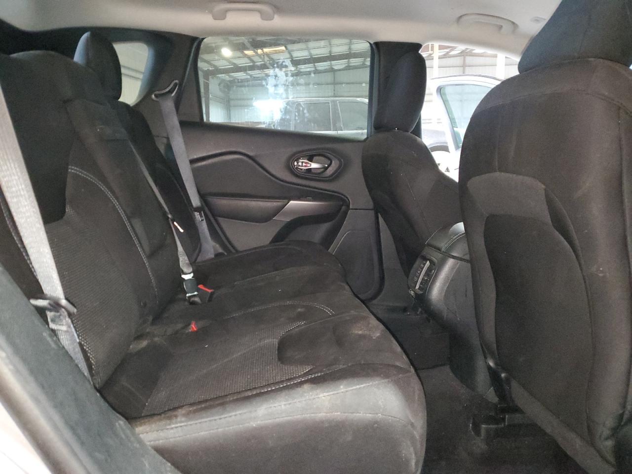 2019 Jeep Cherokee Latitude VIN: 1C4PJLCB0KD263689 Lot: 92370365