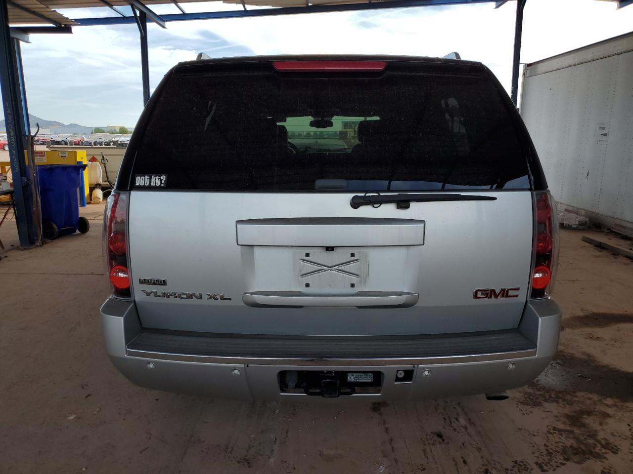 2011 GMC Yukon Xl Denali VIN: 1GKS2MEF9BR198717 Lot: 92698585