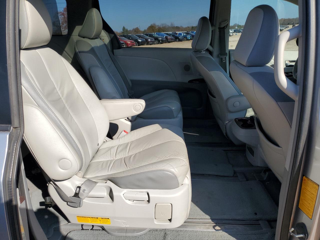 2011 Toyota Sienna Xle VIN: 5TDDK3DC5BS007656 Lot: 93245175