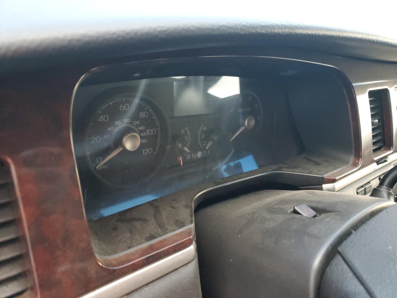 2007 Lincoln Town Car Executive L VIN: 1LNHM84W17Y628113 Lot: 93371595