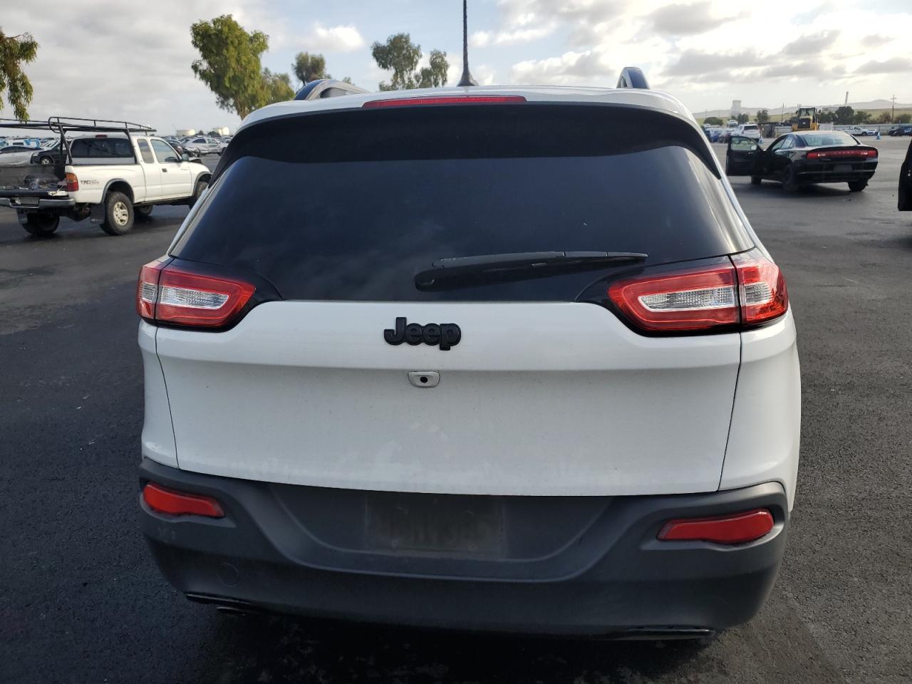 2018 Jeep Cherokee Latitude VIN: 1C4PJLCB3JD531505 Lot: 91451435