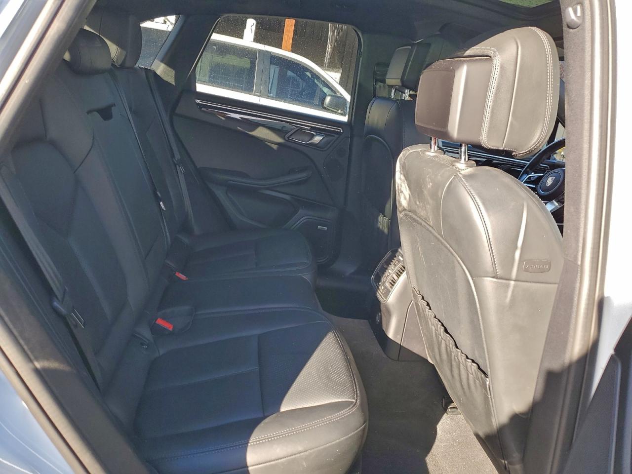 2019 Porsche Macan S VIN: WP1AB2A57KLB30135 Lot: 93984675