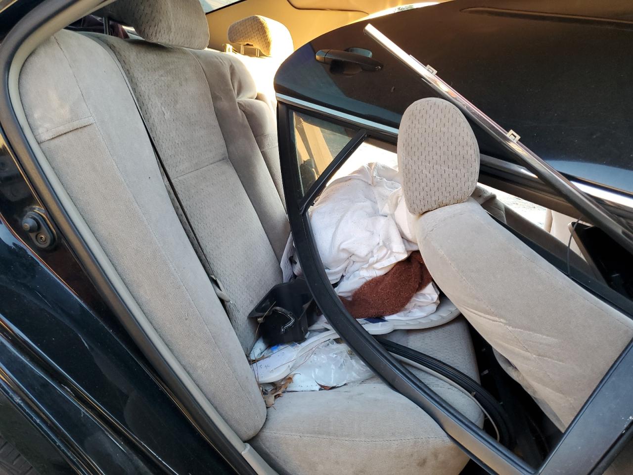 2004 Toyota Camry Le VIN: 4T1BF32K94U077239 Lot: 80111853