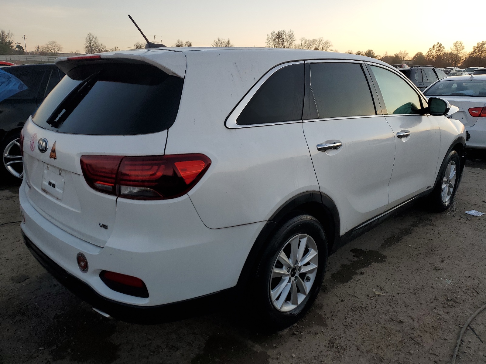 2019 Kia Sorento Lx vin: 5XYPGDA59KG481164