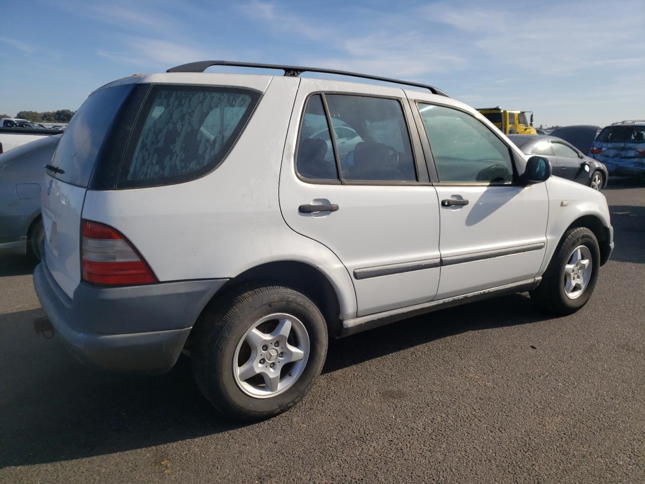 4JGAB54E0WA032463 1998 Mercedes-Benz Ml 320