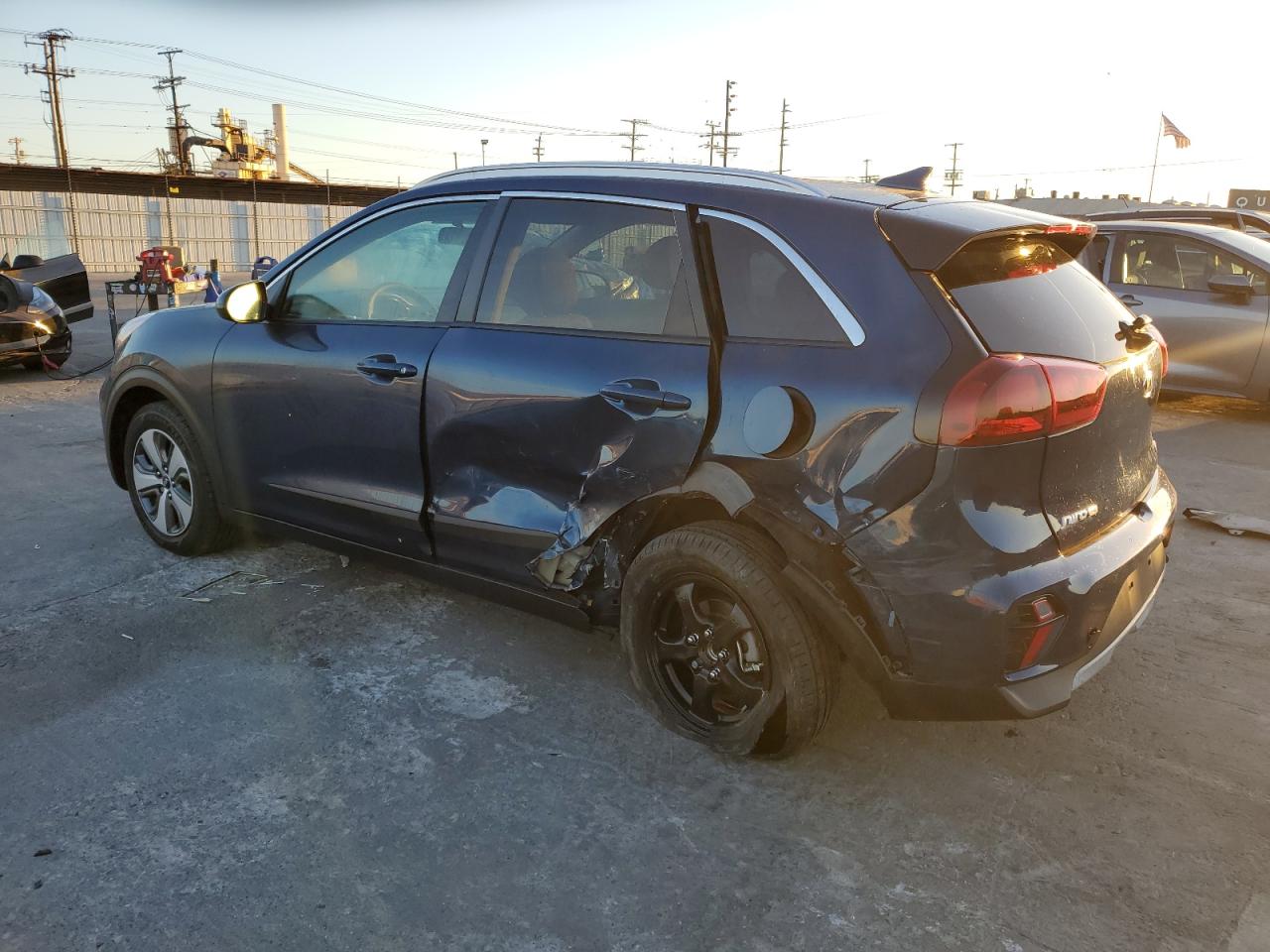 KNDCB3LC2L5423281 2020 Kia Niro Lx