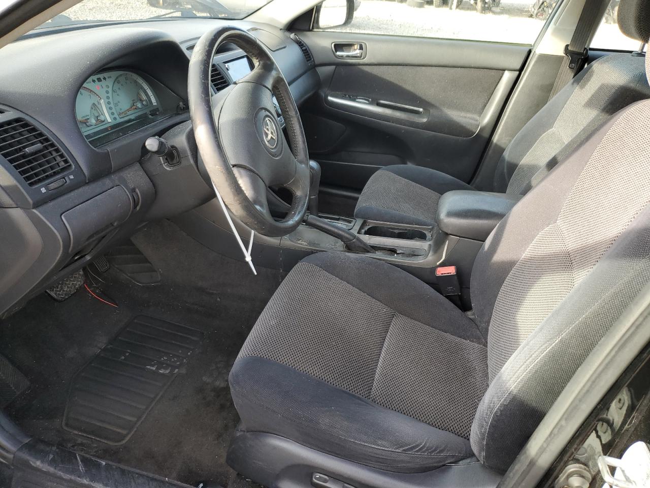 2003 Toyota Camry Le VIN: 4T1BF32K83U058499 Lot: 80592553