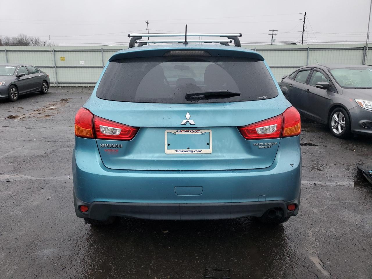 2014 Mitsubishi Outlander - Image 6