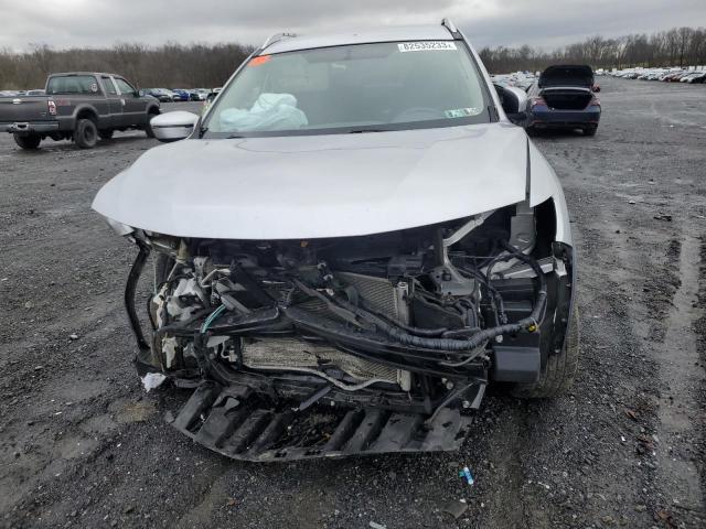  NISSAN ROGUE 2018 Srebrny