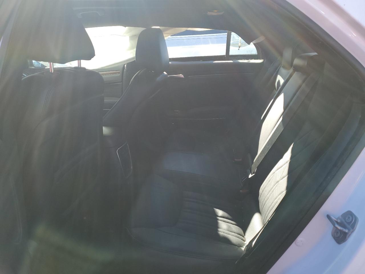 2015 Chrysler 300 - Image 11