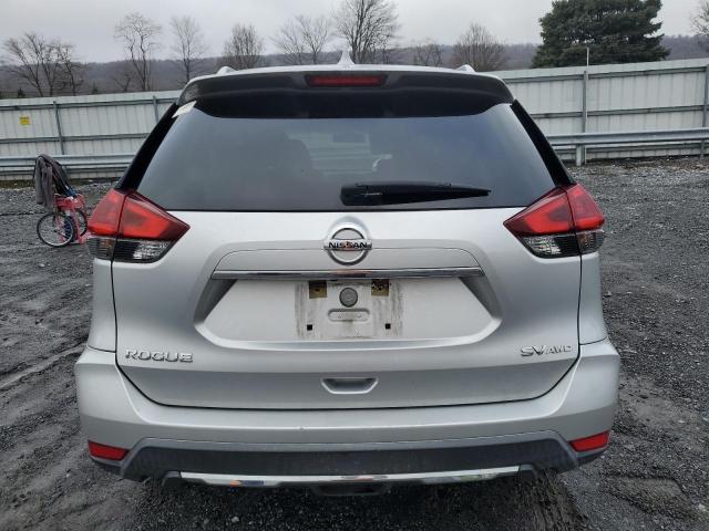  NISSAN ROGUE 2018 Srebrny