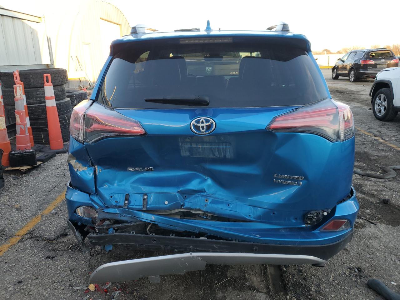 VIN JTMDJREV0JD177696 2018 TOYOTA RAV4 no.6