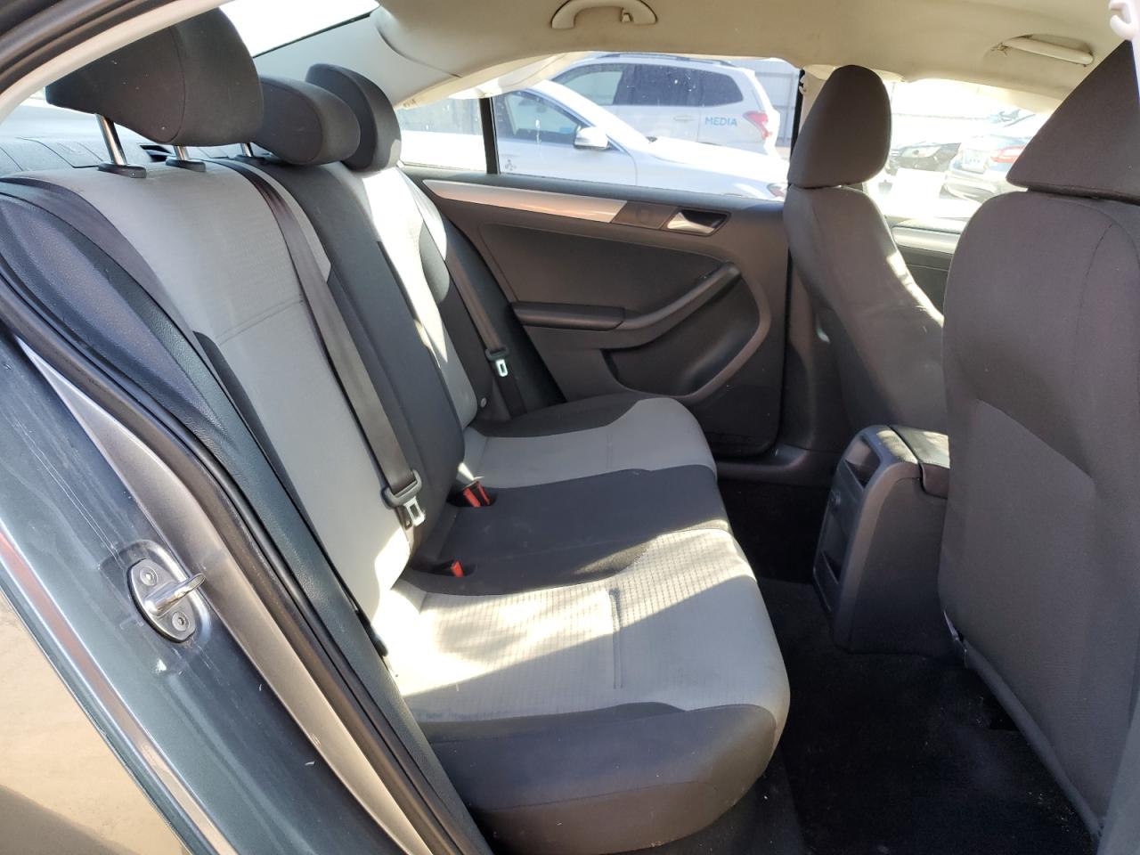 2017 Volkswagen Jetta - Image 10