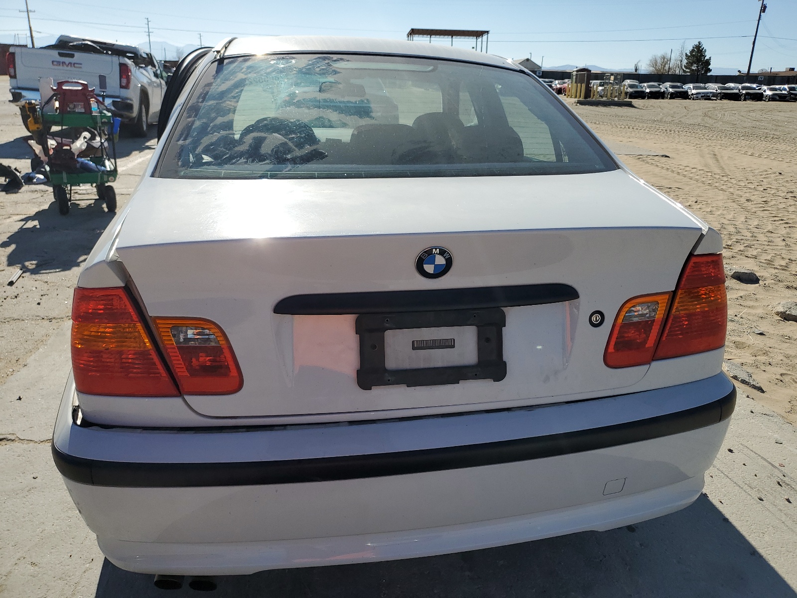WBAET37453NJ38905 2003 BMW 325 I