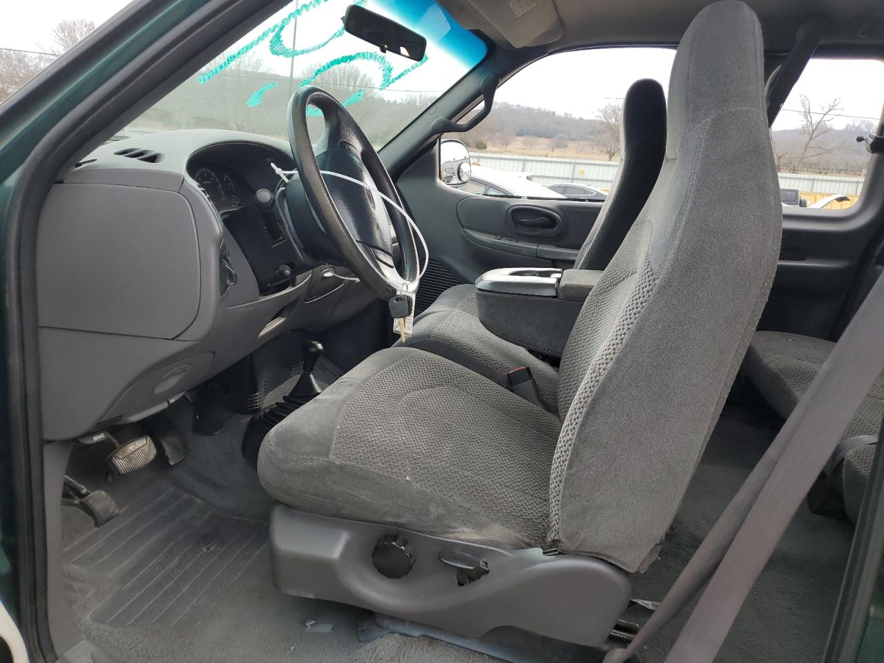 1999 Ford F150 VIN: 1FTRX18L2XNB13727 Lot: 82328123