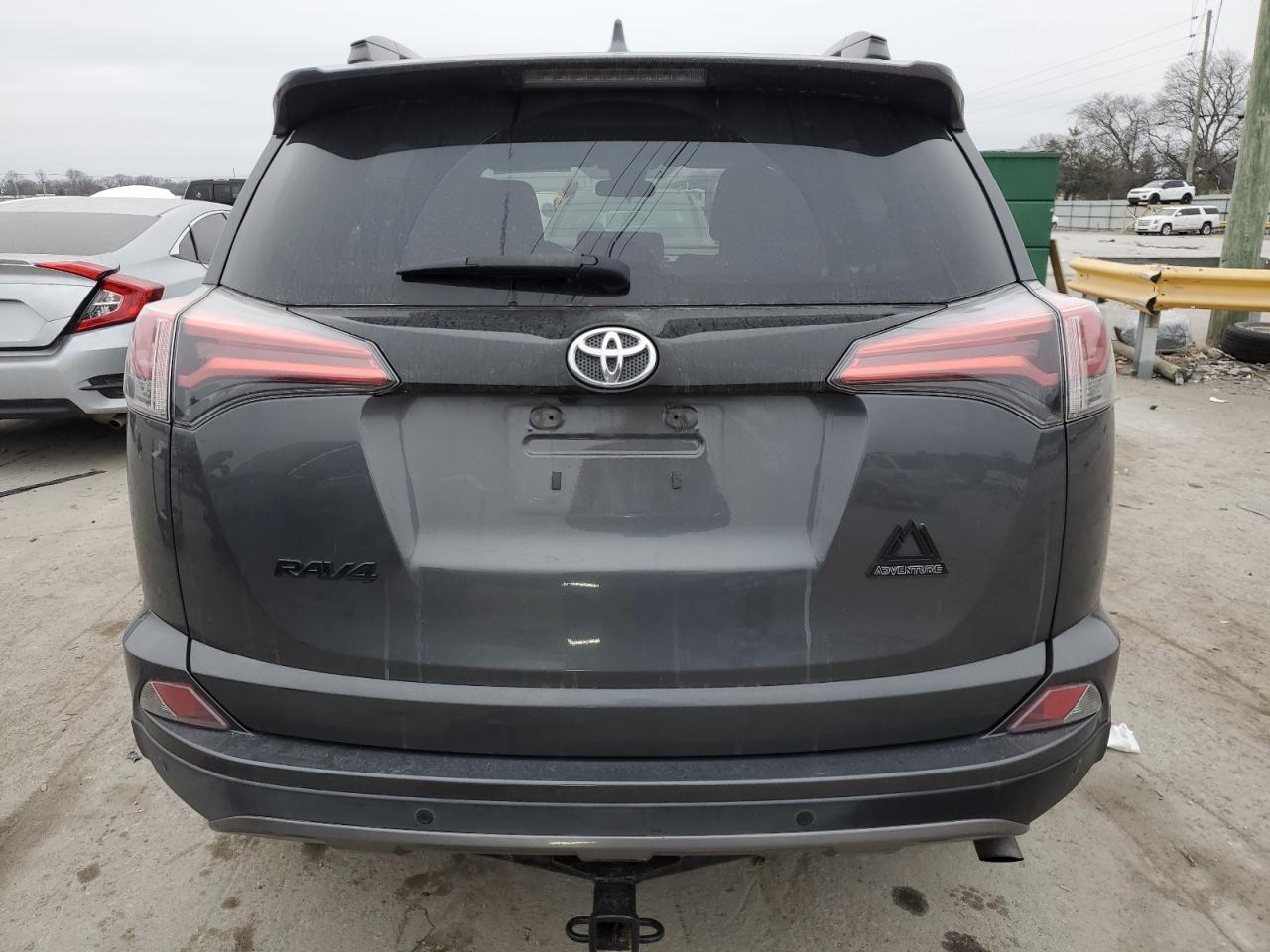 2T3RFREV4JW777826 2018 Toyota Rav4 Adventure