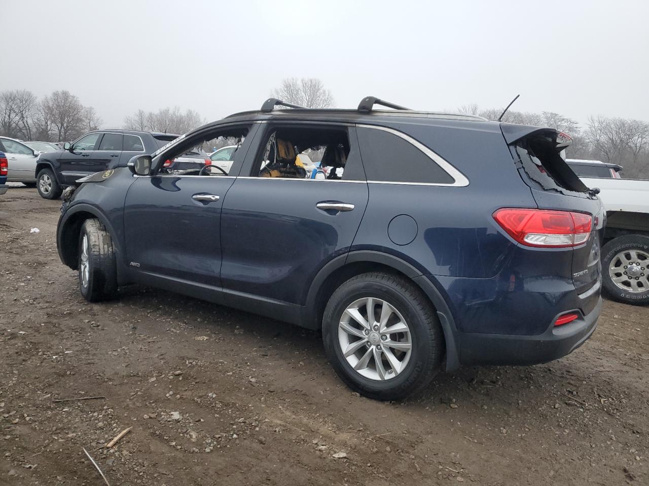 2016 Kia Sorento - Image 2