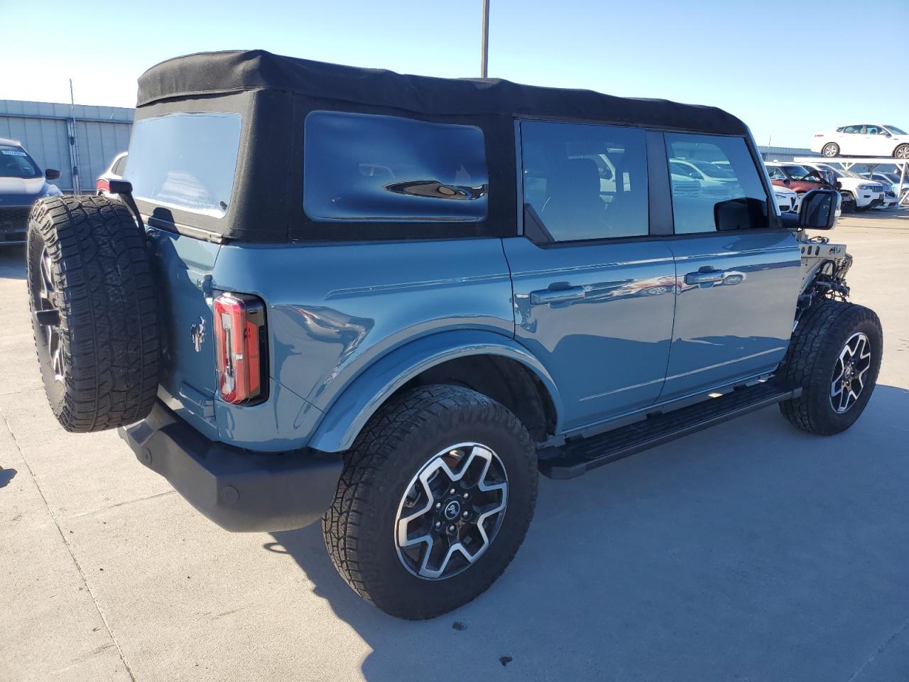 2022 Ford Bronco Base VIN: 1FMDE5DH6NLB13372 Lot: 81352003