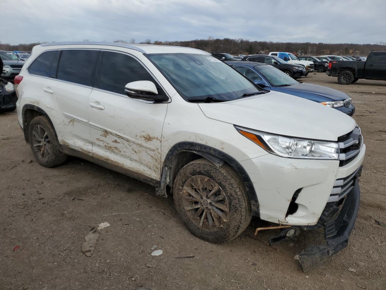 5TDJZRFH2KS601261 2019 Toyota Highlander Se